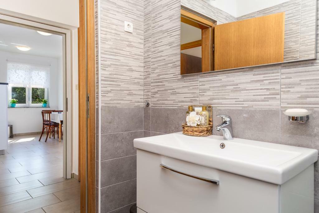 Ičići Apartment Roza, Sea View, Free Parking מראה חיצוני תמונה